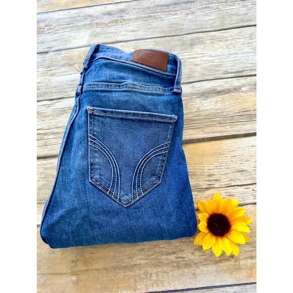 HOLLISTER CURVY SUPER HIGH RISE JEANS - Picture 8 of 8